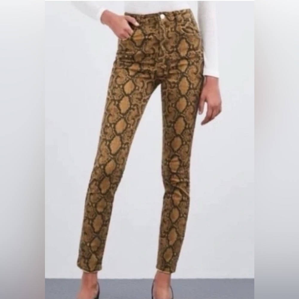 NWT - Zara Hi-rise Snakeskin Skinny Jeans